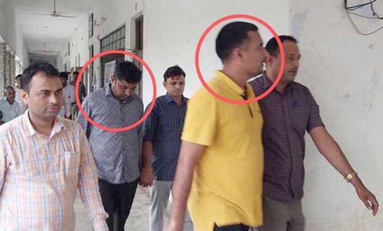 रिश्वतखोरी में CBI का शिकंजा: नारकोटिक्स अधिकारी और दलाल एक करोड़ की मांग में गिरफ्तार रिश्वतखोरी में CBI का शिकंजा: नारकोटिक्स अधिकारी और दलाल एक करोड़ की मांग में गिरफ्तार
