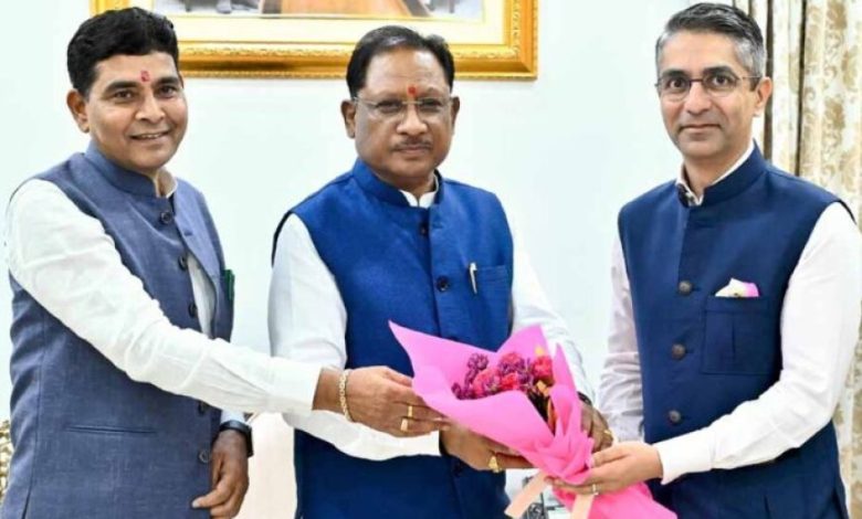 मुख्यमंत्री विष्णु देव साय से ओलंपिक स्वर्ण पदक विजेता शूटर अभिनव बिंद्रा ने की मुलाकात मुख्यमंत्री विष्णु देव साय से ओलंपिक स्वर्ण पदक विजेता शूटर अभिनव बिंद्रा ने की मुलाकात