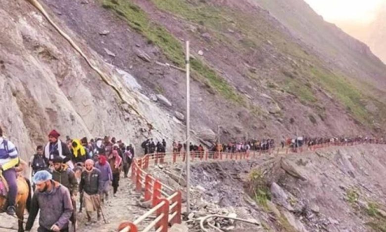 श्रद्धा का कारवां: अमरनाथ यात्रा के लिए नया जत्था जम्मू से हुआ रवाना श्रद्धा का कारवां: अमरनाथ यात्रा के लिए नया जत्था जम्मू से हुआ रवाना