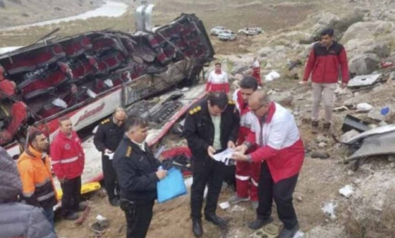 ईरान में दर्दनाक हादसा: बस पलटी, 21 यात्रियों की मौत, 34 घायल ईरान में दर्दनाक हादसा: बस पलटी, 21 यात्रियों की मौत, 34 घायल