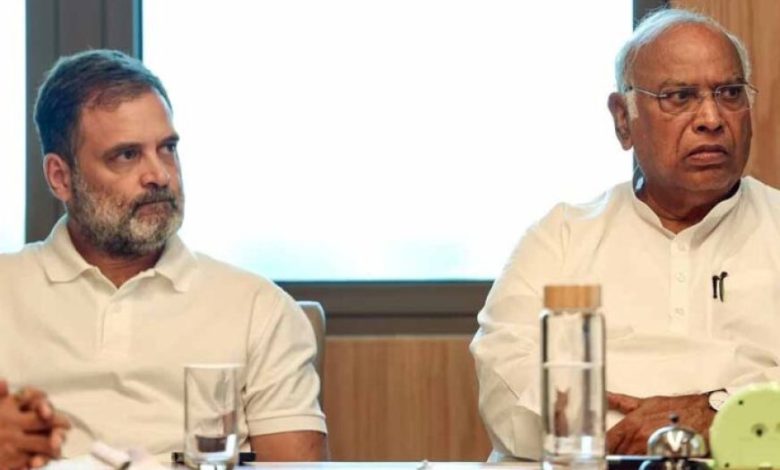 जम्मू-कश्मीर को पूर्ण राज्य बनाने की मांग तेज़, पीएम को खरगे-राहुल ने लिखा पत्र