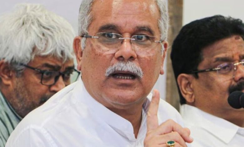 भूपेश बघेल के घर ED का छापा, बेटे के खिलाफ शराब घोटाला केस में ऐक्शन भूपेश बघेल के घर ED का छापा, बेटे के खिलाफ शराब घोटाला केस में ऐक्शन