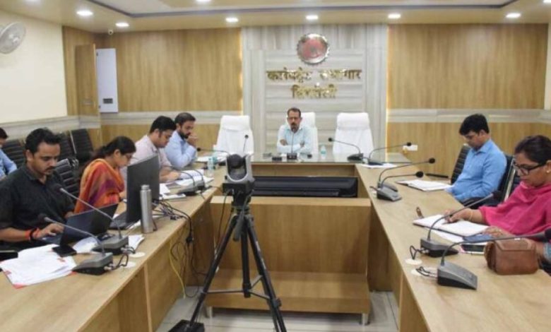 कलेक्टर ने व्हीसी के माध्यम से की बाढ़ आपदा प्रबंधन की समीक्षा कलेक्टर ने व्हीसी के माध्यम से की बाढ़ आपदा प्रबंधन की समीक्षा