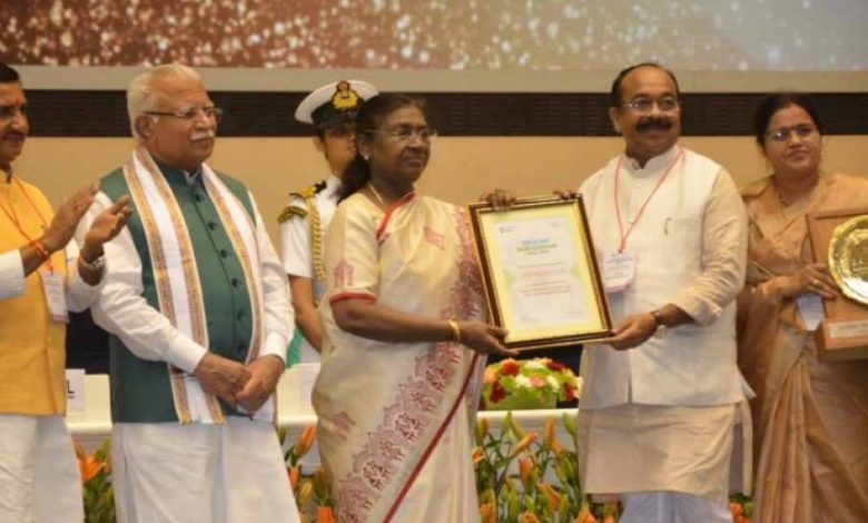 छत्तीसगढ़ ने राष्ट्रीय मंच पर बिखेरी स्वच्छता की चमक, 20 हजार से कम आबादी वाले शहरों में बिल्हा देश का सबसे स्वच्छ शहर