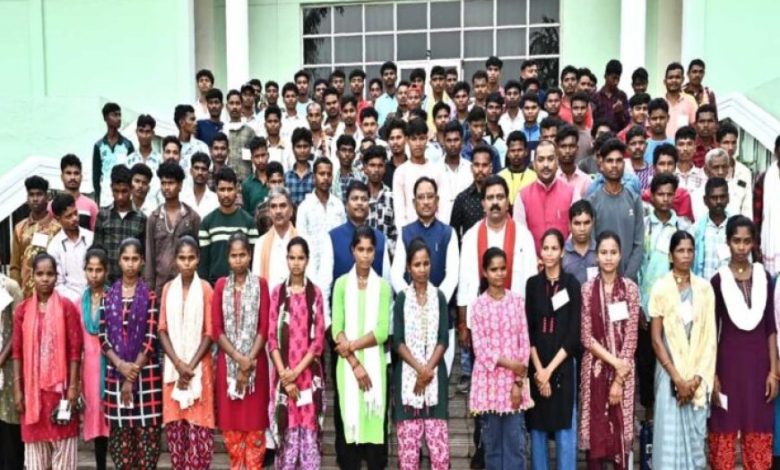 रायपुर : बस्तर के बच्चों का स्वर्णिम भविष्य सुनिश्चित करने के लिए सरकार प्रतिबद्ध – मुख्यमंत्री  विष्णुदेव साय