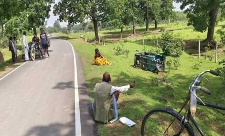 सिंगरौली में अनियंत्रित ई-रिक्शा के खाई में गिरने से चार यात्री घायल सिंगरौली में अनियंत्रित ई-रिक्शा के खाई में गिरने से चार यात्री घायल