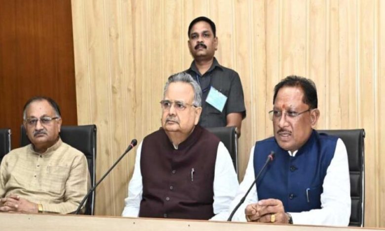 रायपुर : राजनांदगांव के नागरिक प्रतिनिधिमंडल ने की मुख्यमंत्री से सौजन्य भेंट, विकास कार्यों के लिए जताया आभार रायपुर : राजनांदगांव के नागरिक प्रतिनिधिमंडल ने की मुख्यमंत्री से सौजन्य भेंट, विकास कार्यों के लिए जताया आभार