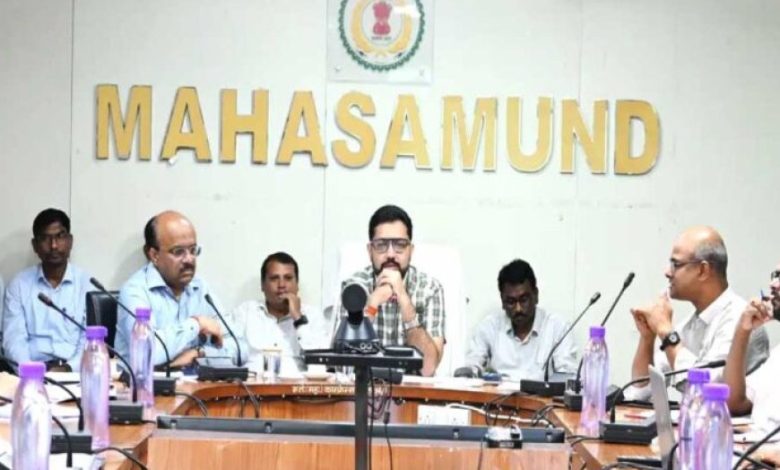 महासमुंद : समय सीमा बैठक में कलेक्टर ने दिए महत्वपूर्ण निर्देश, विकास कार्यों में गति लाने पर जोर