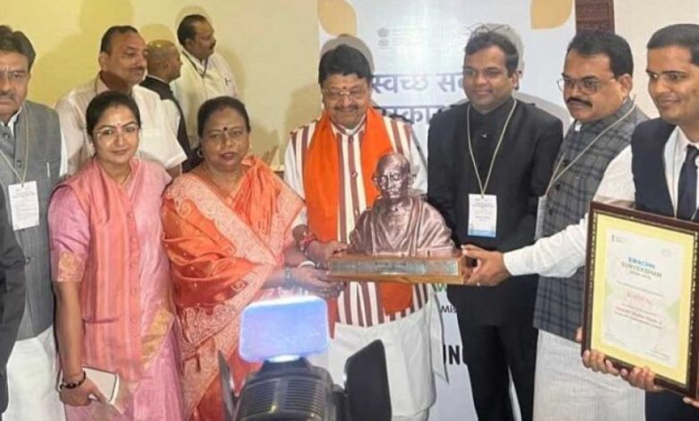 स्वच्छता सर्वेक्षण में भोपाल को द्वितीय स्थान प्राप्त होने पर भोपालवासियों को बधाई:-रविंद्र यति स्वच्छता सर्वेक्षण में भोपाल को द्वितीय स्थान प्राप्त होने पर भोपालवासियों को बधाई:-रविंद्र यति