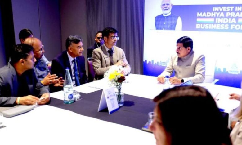 मुख्यमंत्री डॉ. यादव ने बार्सिलोना में टेक्सटाइल मशीनरी कंपनियों के पदाधिकारियों के साथ की राउंड टेबल बैठक मुख्यमंत्री डॉ. यादव ने बार्सिलोना में टेक्सटाइल मशीनरी कंपनियों के पदाधिकारियों के साथ की राउंड टेबल बैठक