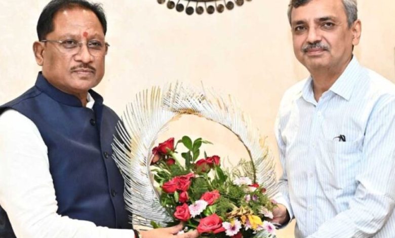 मुख्यमंत्री श्री साय से भारत सरकार में भूमि संसाधन सचिव ने की सौजन्य भेंट मुख्यमंत्री श्री साय से भारत सरकार में भूमि संसाधन सचिव ने की सौजन्य भेंट