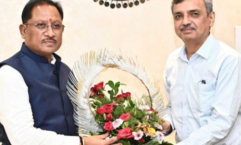 रायपुर : मुख्यमंत्री साय से भारत सरकार में भूमि संसाधन सचिव ने की सौजन्य भेंट रायपुर : मुख्यमंत्री साय से भारत सरकार में भूमि संसाधन सचिव ने की सौजन्य भेंट