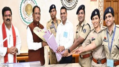 रायपुर : मुख्यमंत्री विष्णु देव साय से राज्य पुलिस सेवा अधिकारियों ने की सौजन्य भेंट