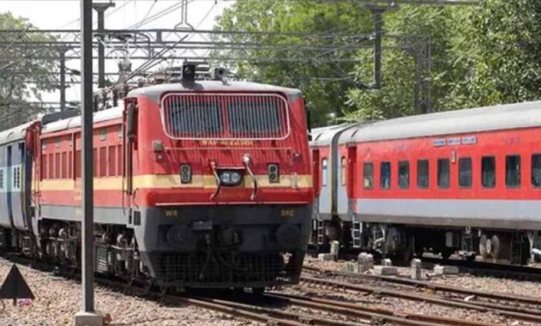 दुर्ग-राजनांदगांव समेत कई जिले के यात्रियों को राहत, कोरोना में बंद 13 ट्रेनें आज से फिर चलेंगी दुर्ग-राजनांदगांव समेत कई जिले के यात्रियों को राहत, कोरोना में बंद 13 ट्रेनें आज से फिर चलेंगी