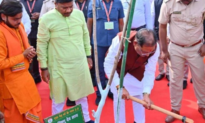 मुख्यमंत्री विष्णु देव साय ने नवीन विधानसभा परिसर में किया पौधरोपण मुख्यमंत्री विष्णु देव साय ने नवीन विधानसभा परिसर में किया पौधरोपण