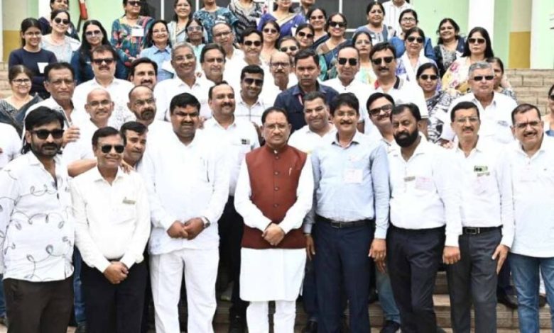 मुख्यमंत्री साय से जैन समाज के प्रतिनिधिमंडल ने की सौजन्य मुलाकात