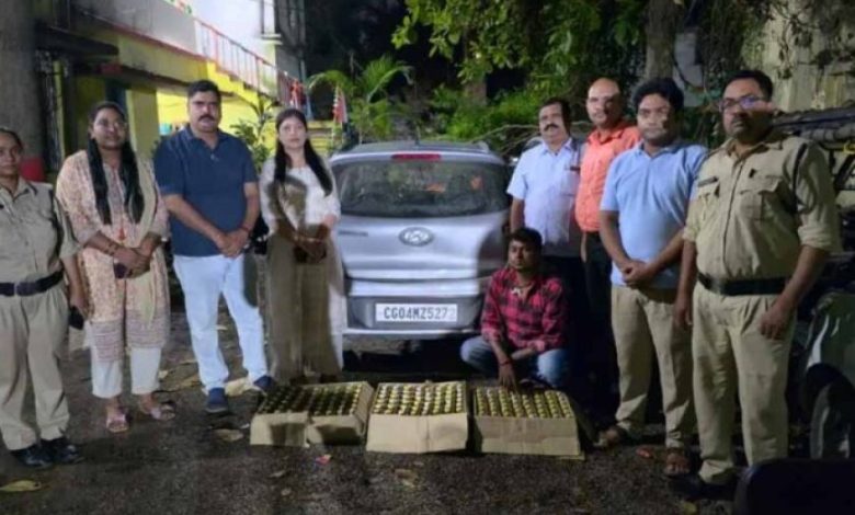 नकली होलोग्राम वाली शराब पकड़ी गई: आबकारी विभाग की बड़ी छापेमारी, एक आरोपी गिरफ्तार