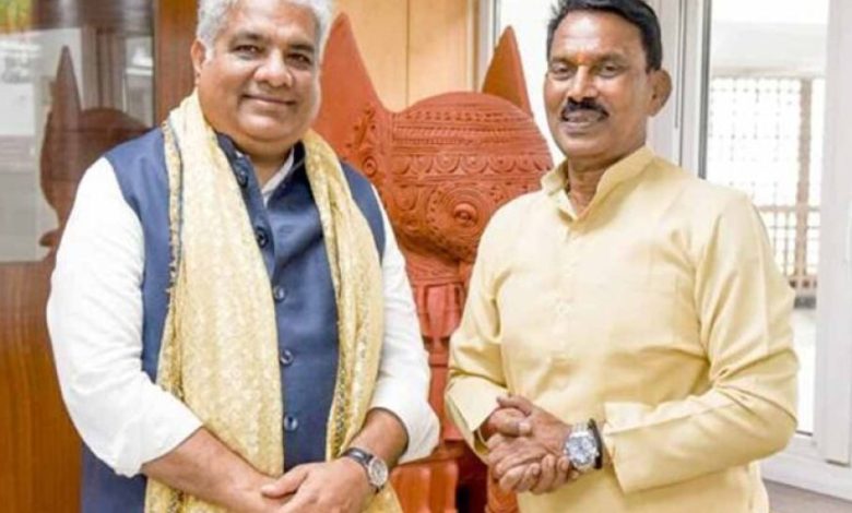 जल संसाधन मंत्री सिलावट ने केंद्रीय पर्यावरण एवं वन मंत्री यादव से की भेंट
