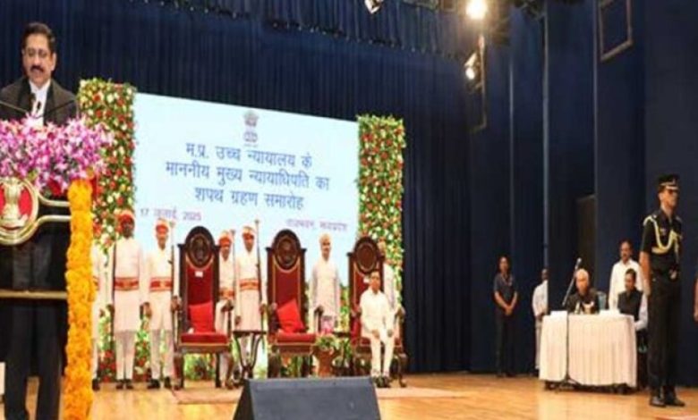 राज्यपाल पटेल ने न्यायमूर्ति सचदेवा को मुख्य न्यायाधिपति की शपथ दिलाई