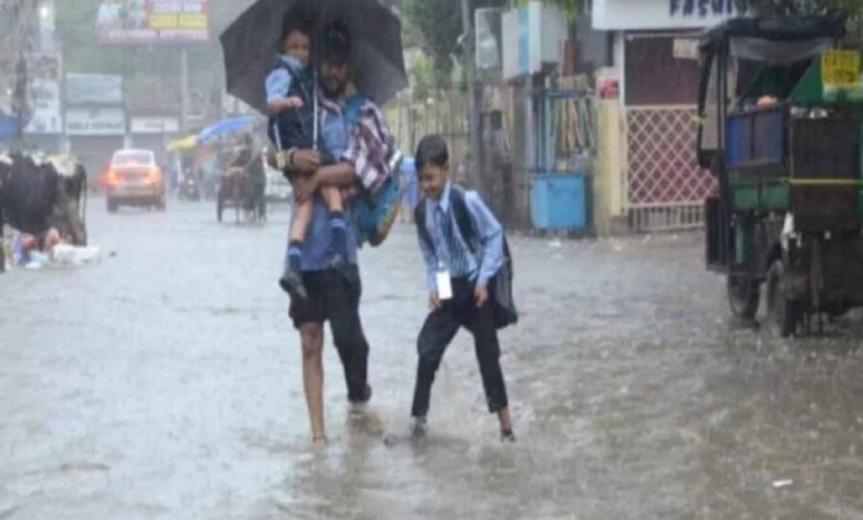 हिमाचल में बारिश का कहर: 250 सड़कें बंद, 112 की मौत, अगले 3 दिन भारी चेतावनी हिमाचल में बारिश का कहर: 250 सड़कें बंद, 112 की मौत, अगले 3 दिन भारी चेतावनी