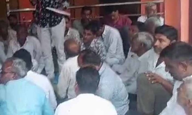 पुजारी का सामाजिक बहिष्कार और बच्चों की पढ़ाई पर रोक, कलेक्टर ने दिए जांच के निर्देश पुजारी का सामाजिक बहिष्कार और बच्चों की पढ़ाई पर रोक, कलेक्टर ने दिए जांच के निर्देश