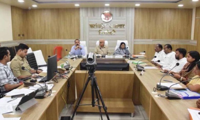 सांसद की अध्यक्षता में सड़क सुरक्षा समिति की  बैठक आयोजित