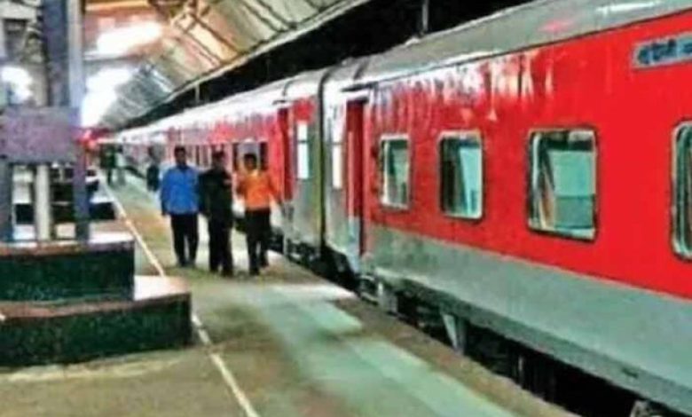 जबलपुर स्टेशन पर आरक्षण चार्ट अब 8 घंटे पहले, वेटिंग लिस्ट वालों को मिलेगी पहले जानकारी जबलपुर स्टेशन पर आरक्षण चार्ट अब 8 घंटे पहले, वेटिंग लिस्ट वालों को मिलेगी पहले जानकारी