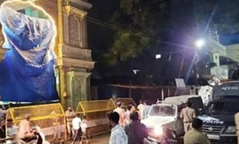 धार में communal टकराव की आशंका, इमामबाड़ा खाली कराने पर विवाद धार में communal टकराव की आशंका, इमामबाड़ा खाली कराने पर विवाद