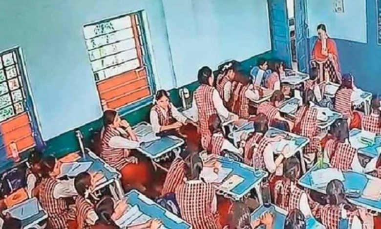 भोपाल: पीएमश्री एमएलबी स्कूल की कक्षा में गिरा प्लास्टर, दो छात्राएं घायल भोपाल: पीएमश्री एमएलबी स्कूल की कक्षा में गिरा प्लास्टर, दो छात्राएं घायल