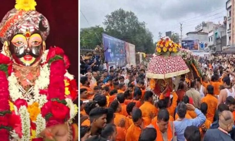 दशक बाद चांदी की नई पालकी में निकली महाकाल की सवारी, मनमहेश रूप में नगर भ्रमण दशक बाद चांदी की नई पालकी में निकली महाकाल की सवारी, मनमहेश रूप में नगर भ्रमण