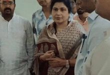 घायल छात्रा से मिलीं राज्यमंत्री श्रीमती गौर, अधिकारियों को हर संभव मदद करने के दिए निर्देश