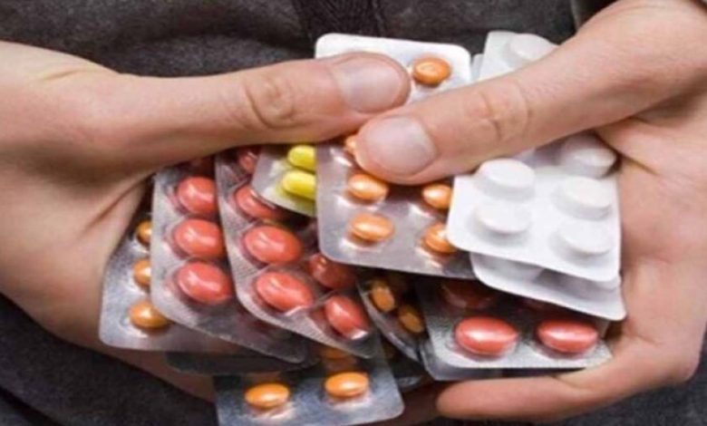 दवा उद्योग इनवर्टेड ड्यूटी स्ट्रक्चर में फंसा, कच्चे माल पर GST घटाने की मांग तेज