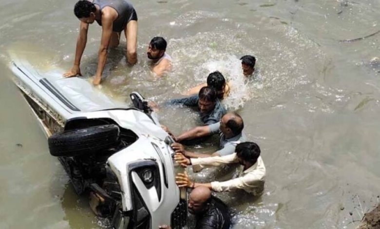 इंदौर-बैतूल हाईवे पर बड़ा हादसा, कार कालीसिंध नदी में गिरी; दो की मौत, दो गंभीर