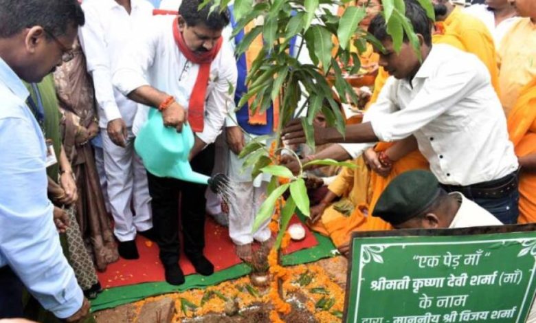 पौधरोपण करना पुनीत और प्रेरणादायी कार्य: उप मुख्यमंत्री विजय शर्मा