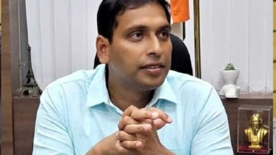 इंदौर कलेक्टर आशीष सिंह का सराहनीय कदम, खुद की सैलरी से 22 बच्चों की पढ़ाई का खर्च उठाया