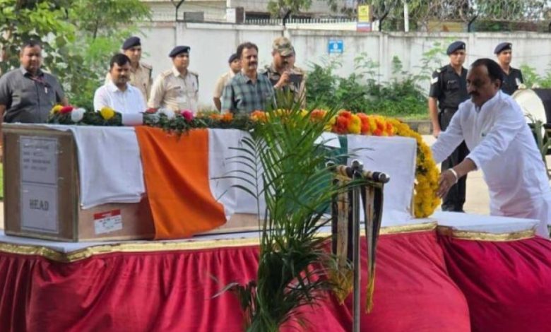 वीरगति को प्राप्त हुए सिपाही श्री हरिओम नागर का पार्थिव शरीर पहुंचा भोपाल वीरगति को प्राप्त हुए सिपाही श्री हरिओम नागर का पार्थिव शरीर पहुंचा भोपाल