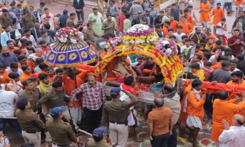 आज एकादशी के शुभ अवसर पर उज्जैन में बाबा महाकाल की दूसरी सवारी धूमधाम से निकल रही