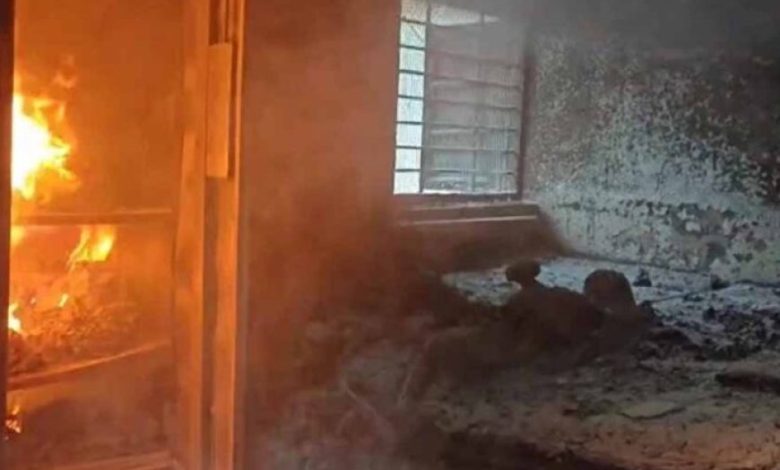 8 साल की बेटी संग मां ने किया आत्मदाह, घर में मिली दोनों की अधजली लाश
