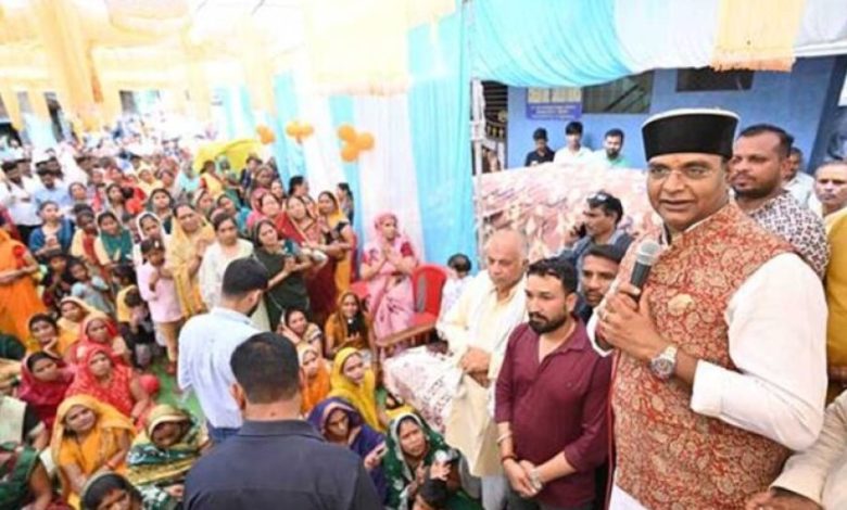 मंत्री सारंग ने किया विभिन्न विकास कार्यों का भूमि-पूजन मंत्री सारंग ने किया विभिन्न विकास कार्यों का भूमि-पूजन
