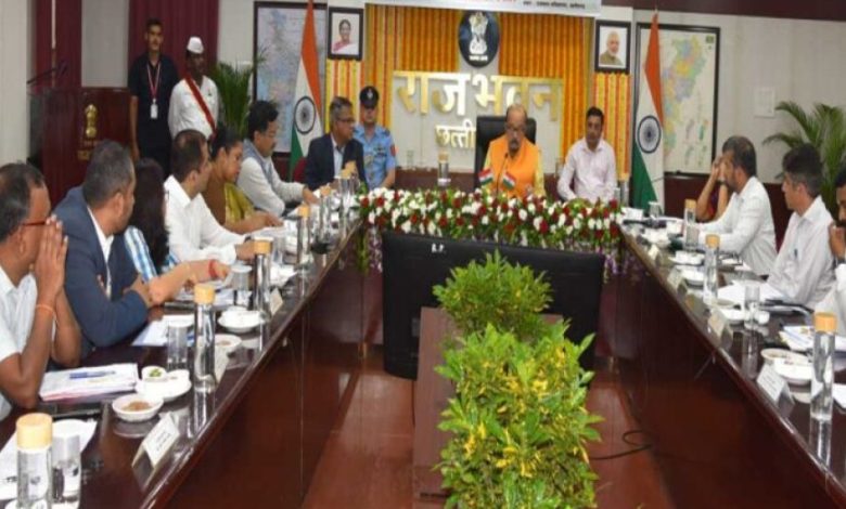 केवल रिपोर्ट पर निर्भर न रहें, निचले स्तर पर जाकर योजनाओें का क्रियान्वयन देखें-डेका