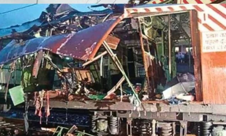 मुंबई ट्रेन ब्लास्ट केस: आरोपियों की रिहाई पर सरकार सुप्रीम कोर्ट पहुंची, 24 को होगी सुनवाई मुंबई ट्रेन ब्लास्ट केस: आरोपियों की रिहाई पर सरकार सुप्रीम कोर्ट पहुंची, 24 को होगी सुनवाई