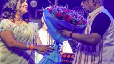 Richika Dadheech Felicitates Piyush Mishra in Hyderabad During His India Tour of Udankhatola