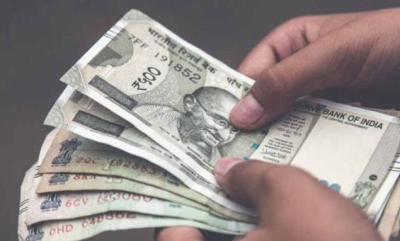1 जनवरी 2026 से लागू होगा 8वां वेतन आयोग: 50 लाख कर्मचारियों और 65 लाख पेंशनर्स को राहत 1 जनवरी 2026 से लागू होगा 8वां वेतन आयोग: 50 लाख कर्मचारियों और 65 लाख पेंशनर्स को राहत
