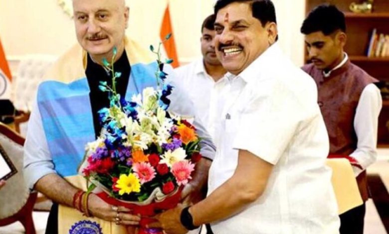 मुख्यमंत्री डॉ. यादव से अभिनेता श्री खेर ने की भेंट मुख्यमंत्री डॉ. यादव से अभिनेता श्री खेर ने की भेंट