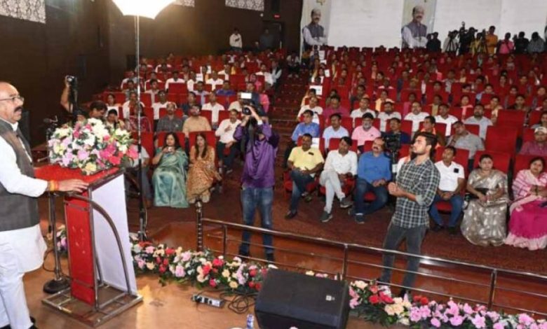 रायपुर को नम्बर-1 बनाने स्वच्छता के कार्यों में बढ़ानी होगी जनसहभागिता – अरुण साव रायपुर को नम्बर-1 बनाने स्वच्छता के कार्यों में बढ़ानी होगी जनसहभागिता – अरुण साव