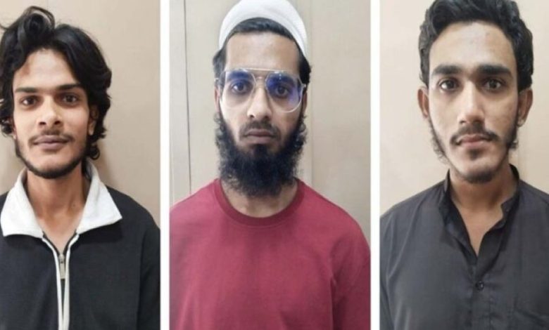अलकायदा के मॉड्यूल का भंडाफोड़, गुजरात ATS ने 4 आतंकियों को पकड़ा अलकायदा के मॉड्यूल का भंडाफोड़, गुजरात ATS ने 4 आतंकियों को पकड़ा