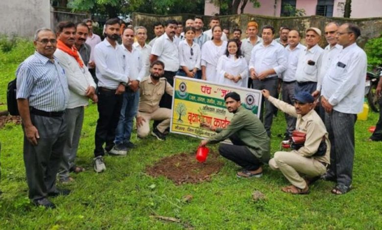 तहसील मझौली में पौधरोपण एवं पर्यावरण जागरूकता शिविर