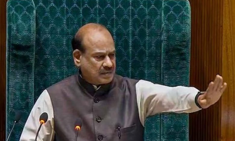 लोकसभा में गर्मा-गर्मी: स्पीकर बिरला ने कांग्रेस सांसद से पूछा – नई पीढ़ी को यही सिखाते हो? लोकसभा में गर्मा-गर्मी: स्पीकर बिरला ने कांग्रेस सांसद से पूछा – नई पीढ़ी को यही सिखाते हो?