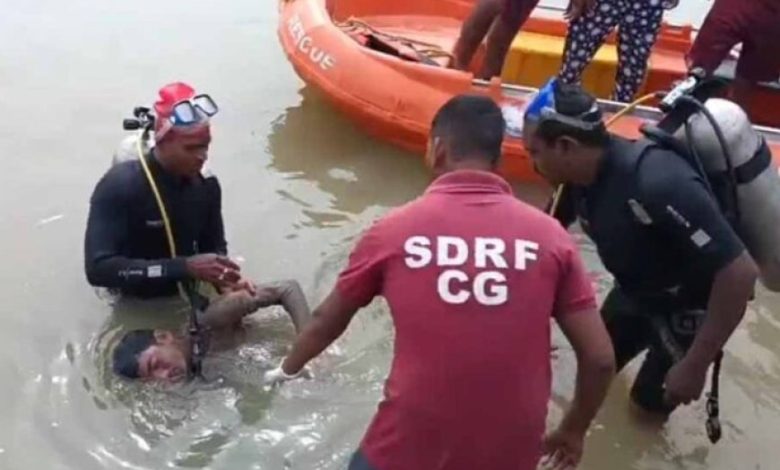 खारून नदी में दर्दनाक हादसा: नहाने गए दो नाबालिग डूबे, एक का शव मिला, दूसरा लापता खारून नदी में दर्दनाक हादसा: नहाने गए दो नाबालिग डूबे, एक का शव मिला, दूसरा लापता