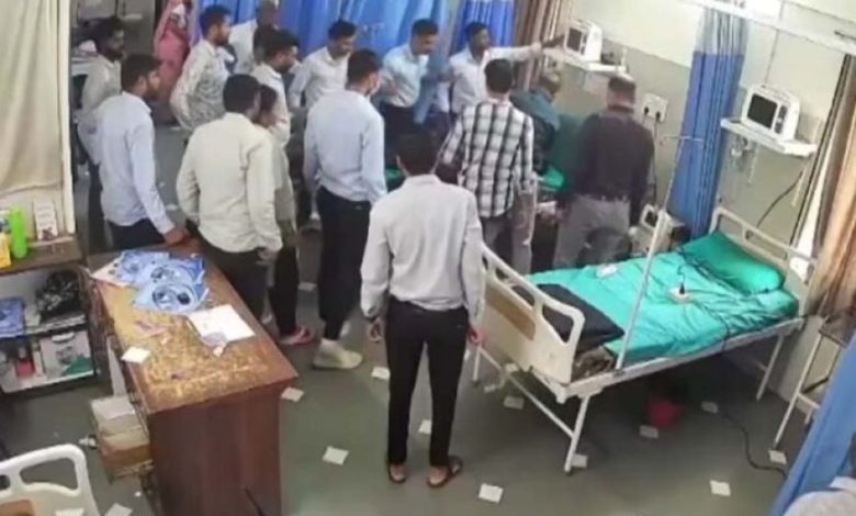 उज्जैन में चमत्कार जैसी मेडिकल सफलता: 40 मिनट CPR, 12 शॉक के बाद युवक की धड़कन लौटाई